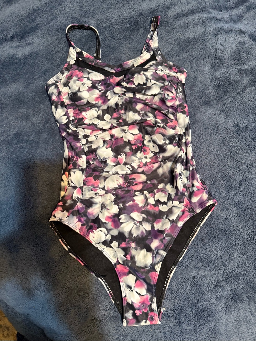 WOMANS one piece bathing suit
